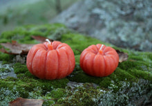 Load image into Gallery viewer, Pumpkin Beeswax Candle