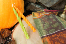 Load image into Gallery viewer, Beeswax 7" Spiral Tapers - MIX &amp; MATCH!
